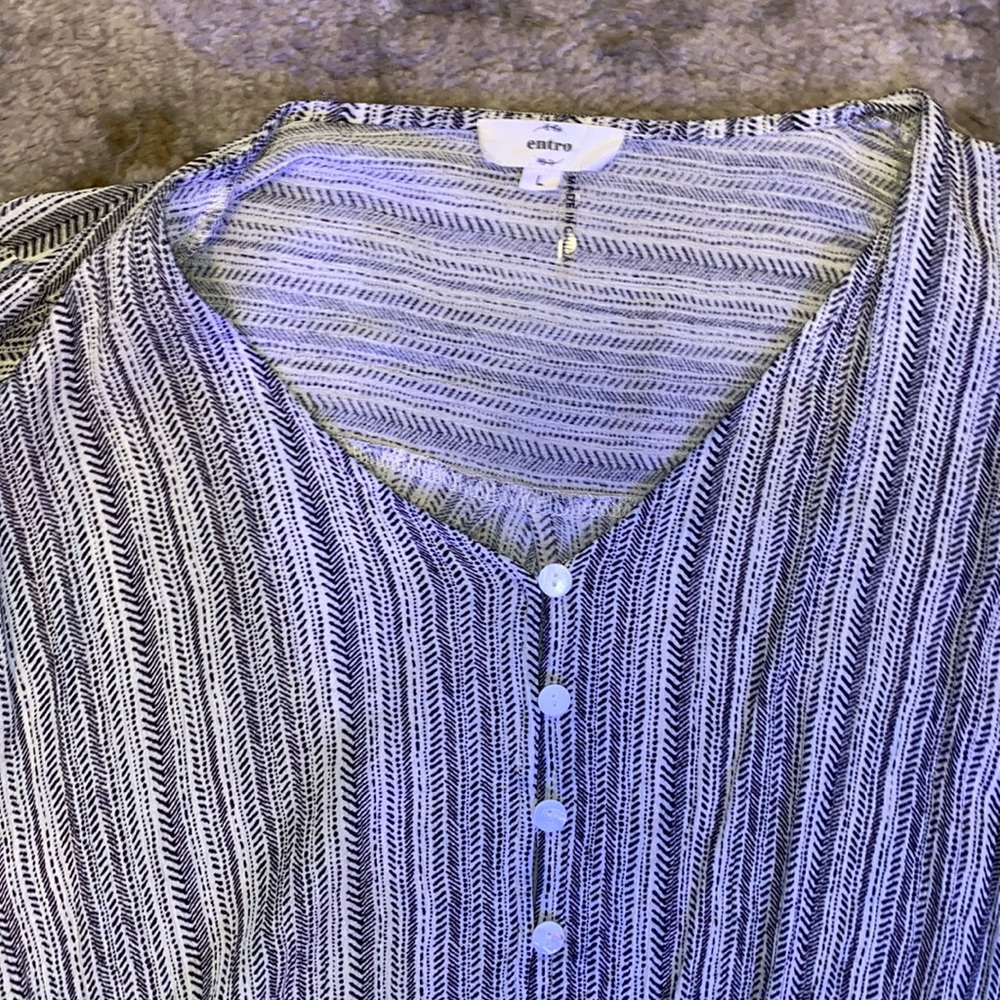 Patterned Top - Picture 2 of 3